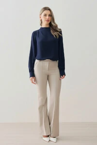 Blusa Assimétrica Manga Longa Punho Double Gola Careca Baixa Ombro Direito Pregas Double