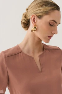 Blusa Decote Cavado Ombro Nervura
