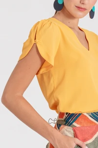 Blusa manga aberta botão forrado