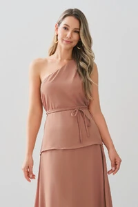 Conjunto de Blusa Regata Assimétrica Um Ombro Só Prega Cinto e Saia Midi