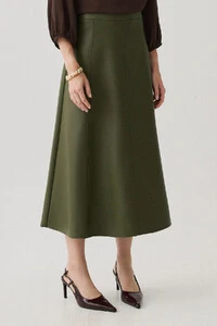 Saia Midi Evasê de Couro Recortes