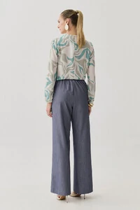 Blusa Assimétrica Abstrata Manga Longa Punho Double Gola Careca Baixa Ombro Direito Pregas Double