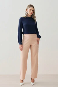 Blusa Assimétrica Manga Longa Punho Gola Baixa Ombro Esquerdo Pregas Triple
