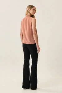 Regata Gola Baixa Laço Decote V Ombro Prega