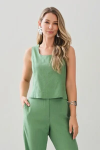 Conjunto de Linho de Blusa Regata Crop Recortes e Calça Reta Botão Forrado