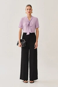 Blusa Manga Punho Gola Baixa Laço