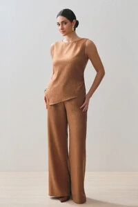 Conjunto de Risca de Giz de Regata Assimétrica Lateral Torcida e Pantalona Gold