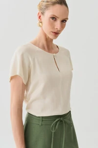 Blusa Manga Raglan Decote Gota Mini Botão Forrado