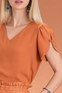 Blusa manga aberta botão forrado