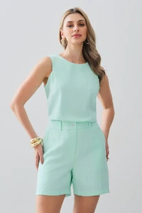 Conjunto de Blusa Regata Recorte e Shorts