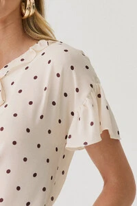 Blusa Poa Manga Franzida Decote Babado Laço