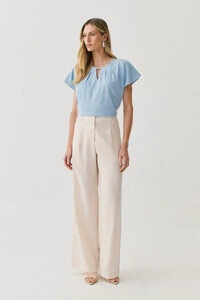 Blusa Manga Morcego Evasê Decote Cut Out Pregas
