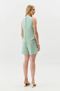 Conjunto de Linho Listrado de Blusa Regata Assimétrica Lateral Franzida e Shorts