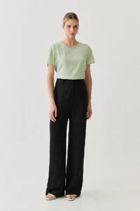 Pantalona Slim Risca de Giz Botão Forrado