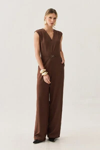 Macacão Regata de Alfaiataria Decote V Ombro Pregas Cinto Fino Gold