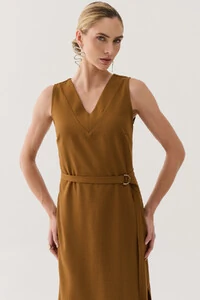 Vestido Midi Regata de Alfaiataria Decote V Recorte e Cinto Fivela