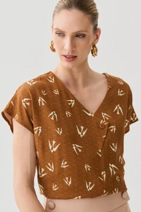 Blusa Pássaro Manga Morcego Decote V Botão Forrado