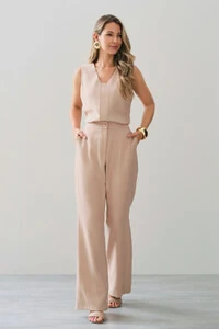 Conjunto de Blusa Regata Decote V Recortes e Calça Flare Botão Forrado