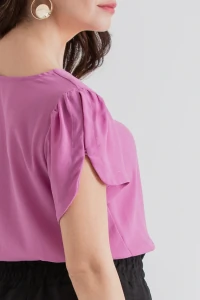 Blusa manga aberta botão forrado