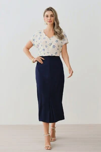 Blusa Pássaro Manga Morcego Decote V Botão Forrado