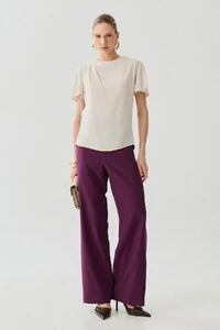 Blusa Assimétrica Gola Careca Baixa Pregas Ombro Direito