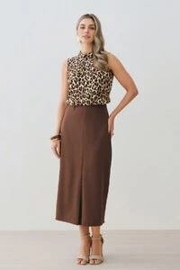 Saia Midi Reta de Alfaiataria Recorte Prega Frontal