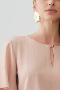 Blusa Manga Evasê Decote Vazado Gold