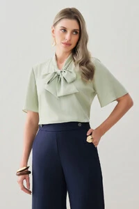 Blusa de Cetim Gola Dobrada de Laço