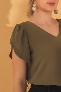 Blusa manga aberta botão forrado