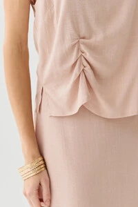 Conjunto de Blusa de Alcinha Assimétrica Decote V Lateral Pregas e Saia Midi Godê