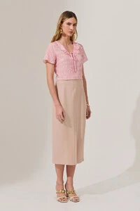 Blusa Poa Decote V Babado Laço