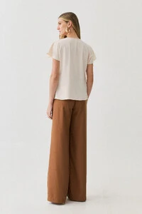 Blusa Manga Morcego Evasê Decote Cut Out Pregas