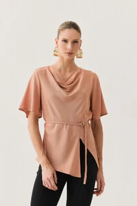 Blusa Assimétrica Transpassada Manga Evasê Decote Drapeado Cinto Fino