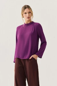 Blusa Assimétrica Manga Longa Evasê Gola Baixa Pregas Ombro Esquerdo