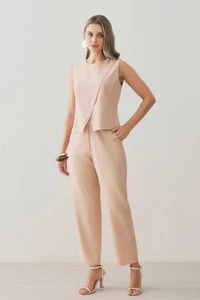 Conjuntode Alfaiataria de Regata Crop Transpassada e Calça Reta