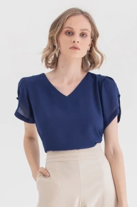 Blusa manga aberta botão forrado