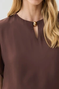 Blusa Manga Evasê Decote Vazado Gold