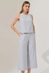 Conjunto de Alfaiataria de Blusa Regata Crop Pence e Calça Pantacourt Botão Forrado