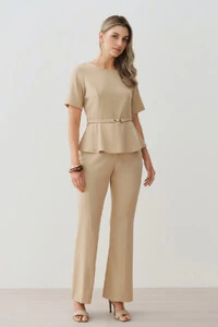 Conjunto de Blusa Crop Peplum Recorte Cinto Gold e Calça Flare Recorte