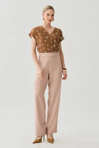 Blusa Pássaro Manga Morcego Decote V Botão Forrado