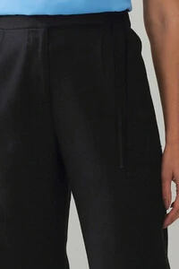 Calça Reta de Linho Prega Laço Lateral