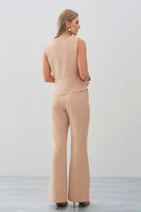 Conjunto de Alfaiataria de Blusa Regata Decote V Recorte e Calça Flare Botão Forrado