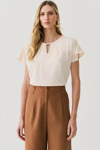 Blusa Manga Morcego Evasê Decote Cut Out Pregas