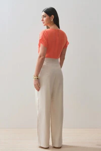 Blusa Manga Morcego Decote Cut Out Gold