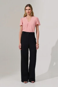 Blusa Decote V Pregas Laço