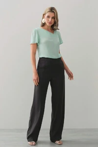 Blusa Decote V Assimétrico Pregas