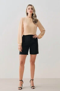 Shorts de Alfaiataria Prega Botão Forrado