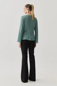 Blusa Dupla Assimétrica de Chiffon Yoryu Manga Longa Evasê Lateral Drapeada