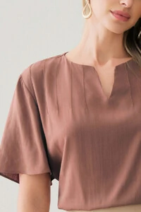 Blusa Manga Evasê Decote Cavado Nervuras