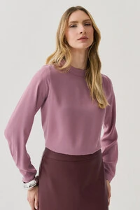 Blusa Assimétrica Manga Longa Punho Gola Baixa Ombro Esquerdo Pregas Triple